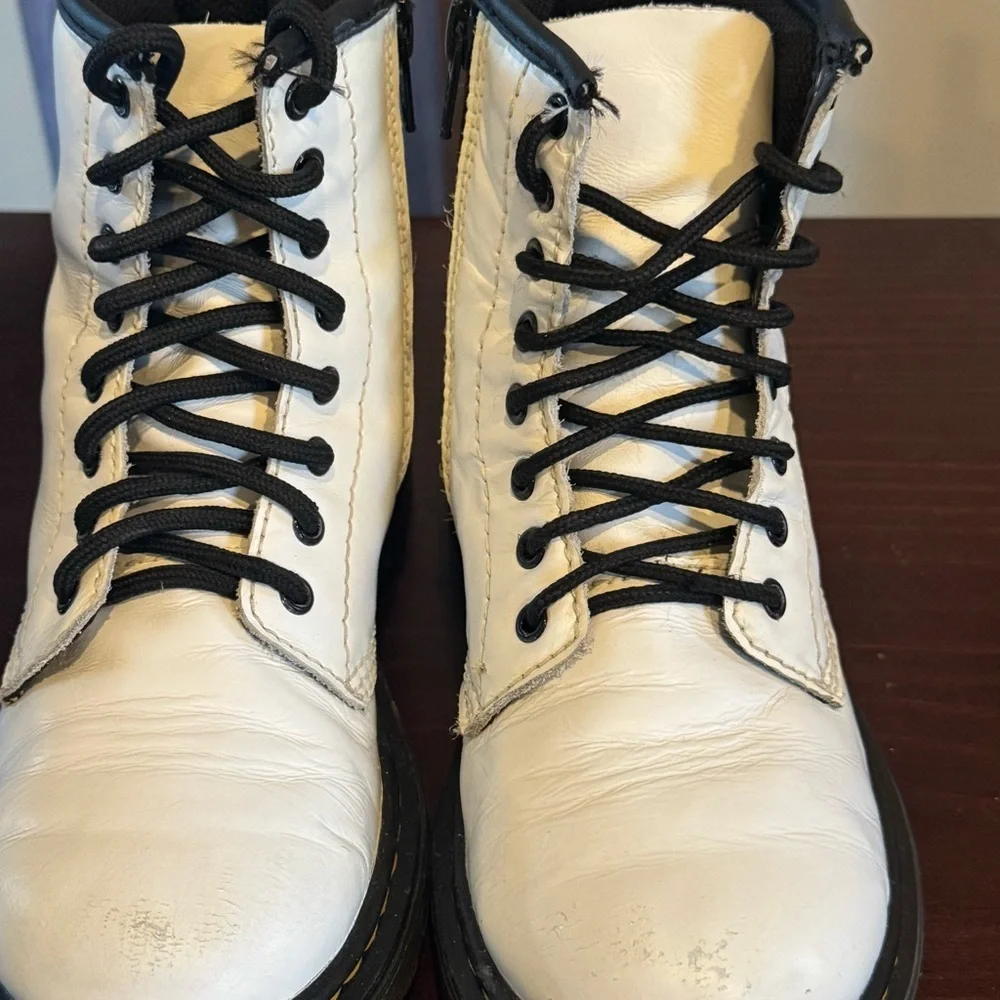 Dr. Martens Doc docs white leather 1460 J youth kids size 2 combat  boots